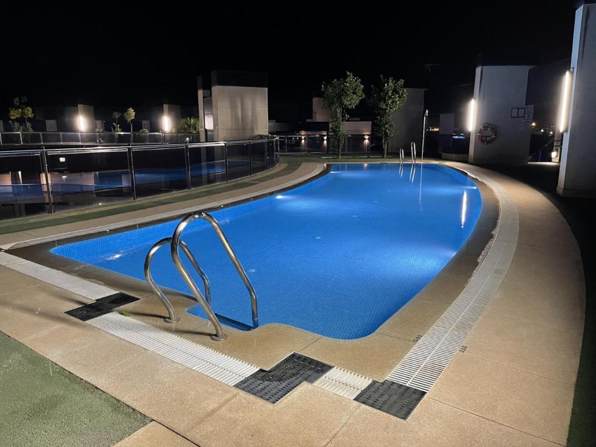 Tecnocordoba II Aparcamiento Privado Gratuito Y Piscina Appartement Buitenkant foto